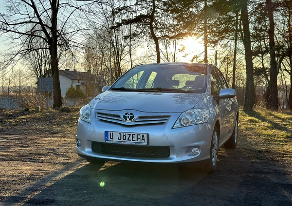 Toyota Auris cena 25800 przebieg: 160000, rok produkcji 2010 z Pakość małe 301